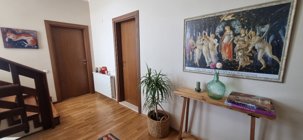 Ephesus Suites Antre ve Sanat Tablolu Giriş