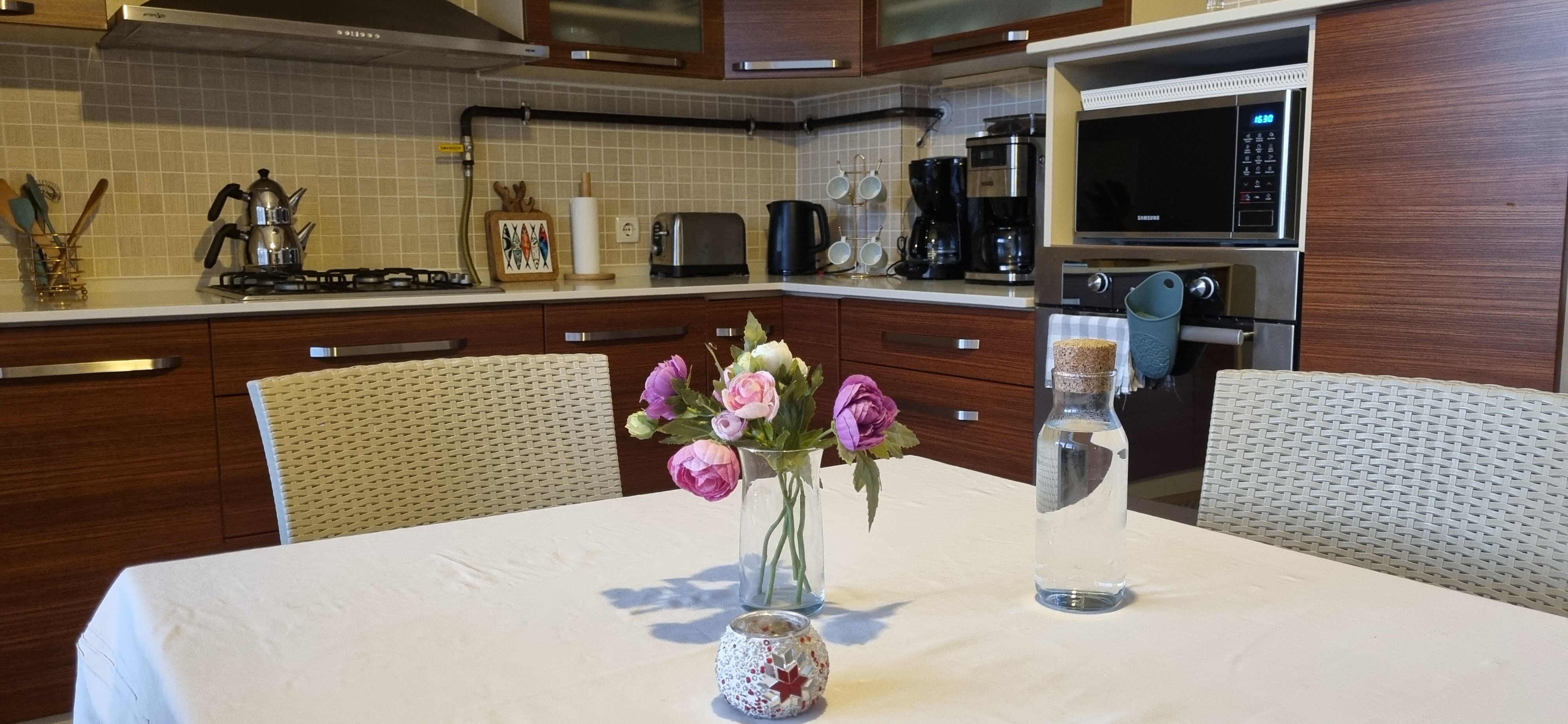 Guest Kitchen 3