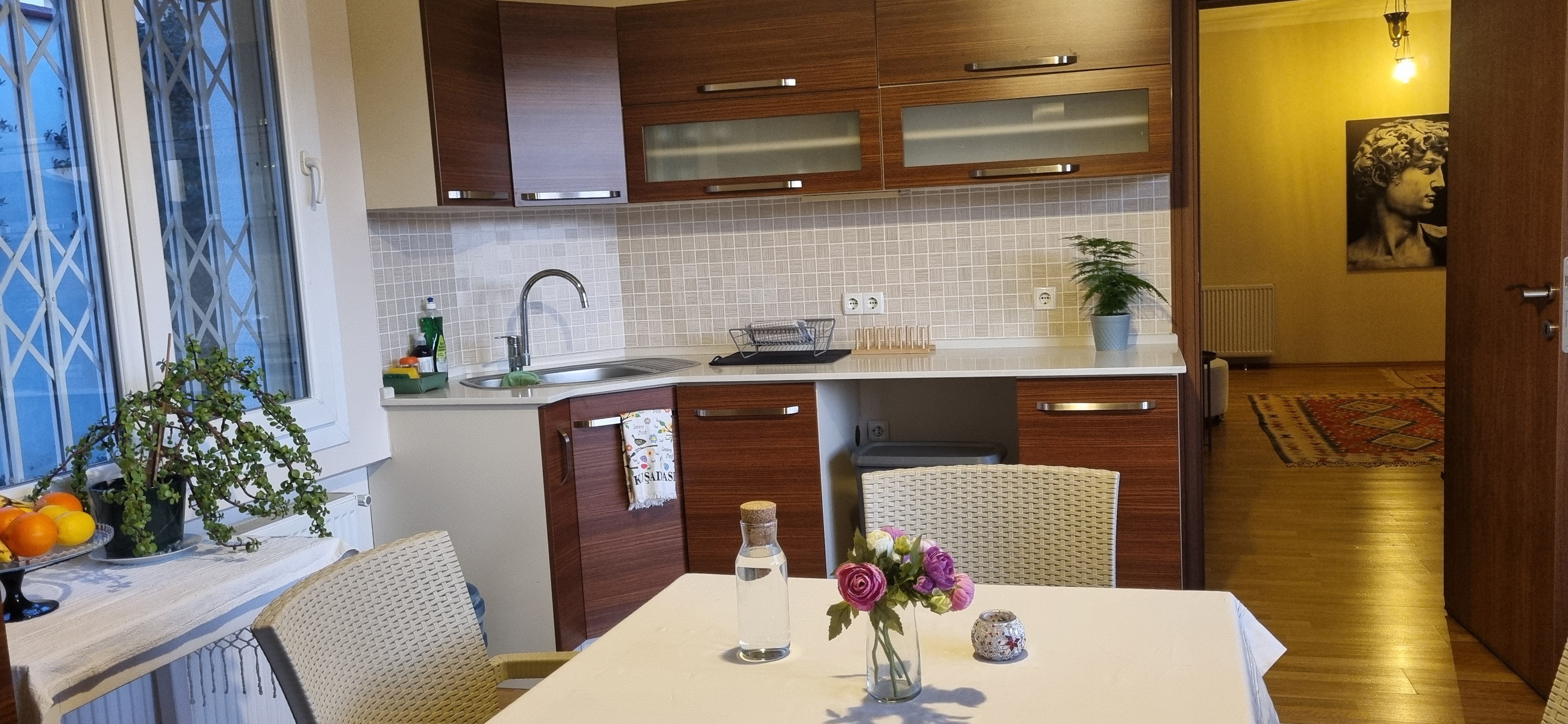 Guest Kitchen 6