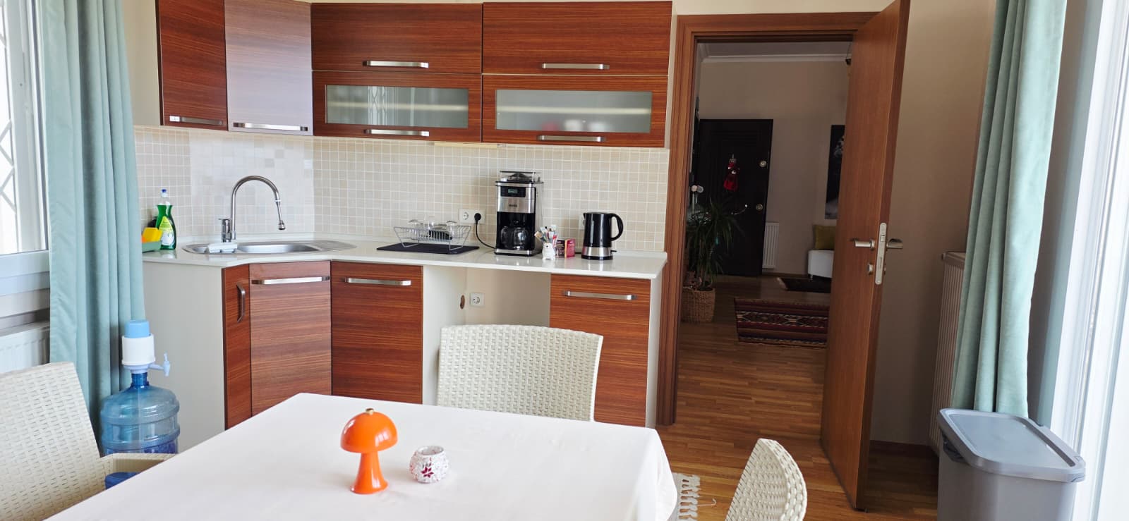 Guest Kitchen 7